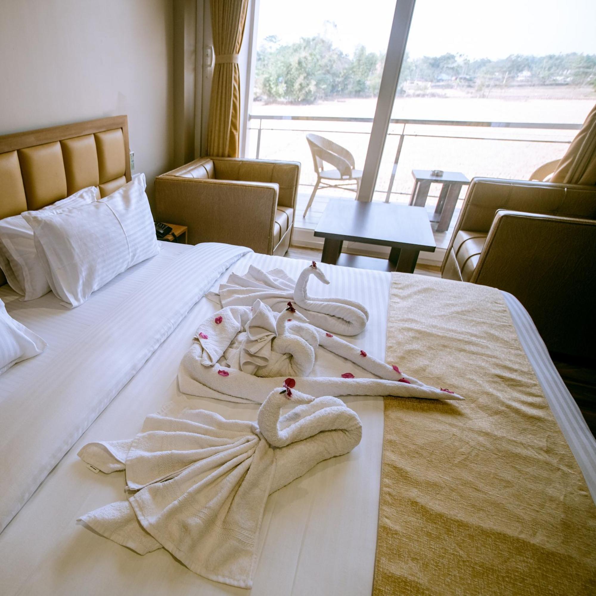 Finn'S Weaver Resort, Kāziranga Kültér fotó